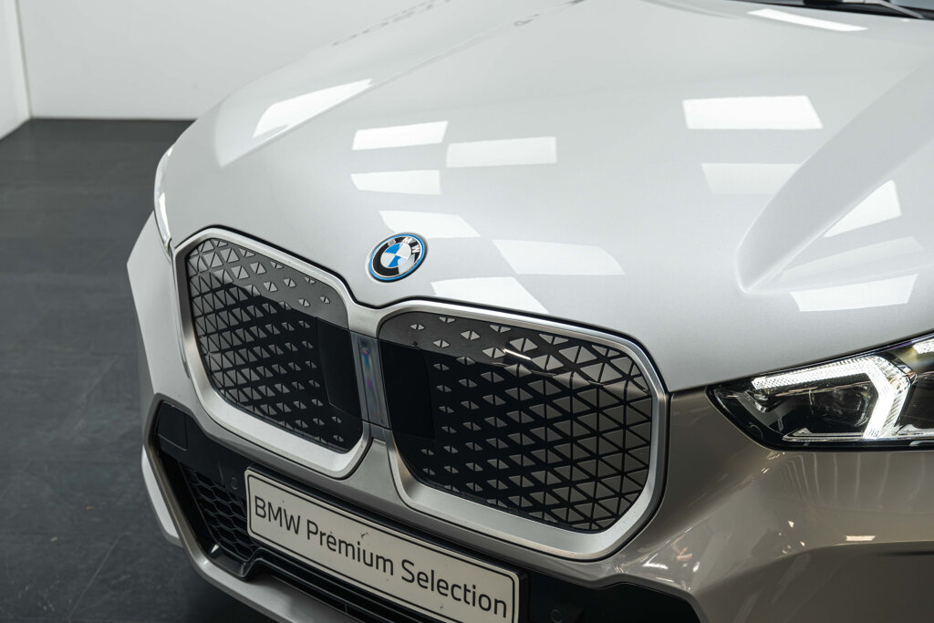 BMW iX1 33