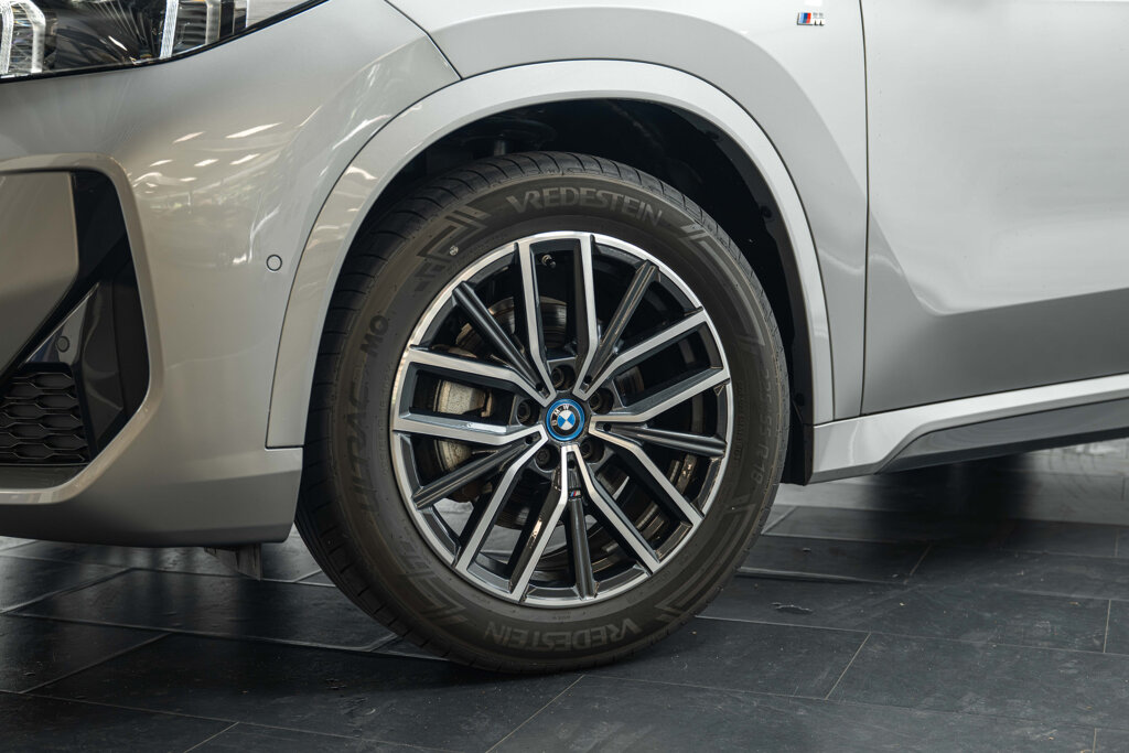 BMW iX1 35