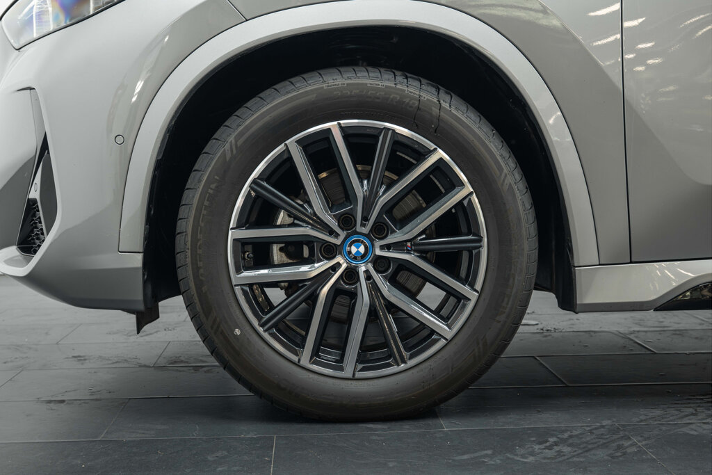 BMW iX1 37
