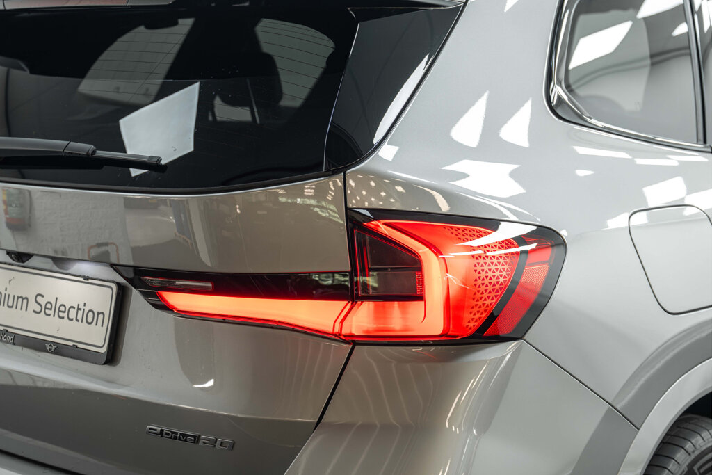 BMW iX1 39