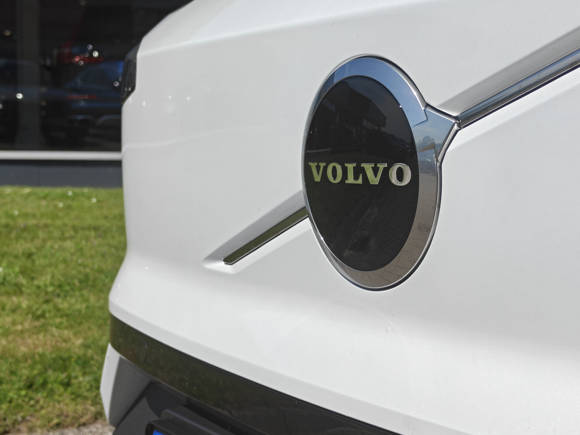 Volvo EX30 Extended Range 272PK Plus Europa 69 kWh - Afbeelding 4