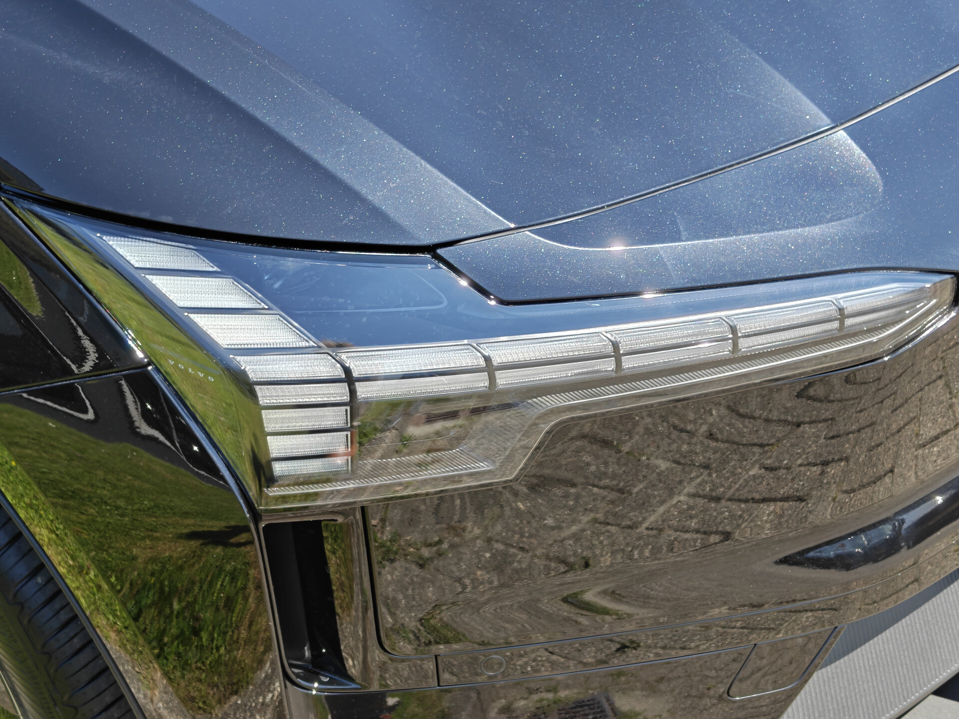 Volvo EX30 Extended Range 272PK Plus Europa 69 kWh - Afbeelding 3