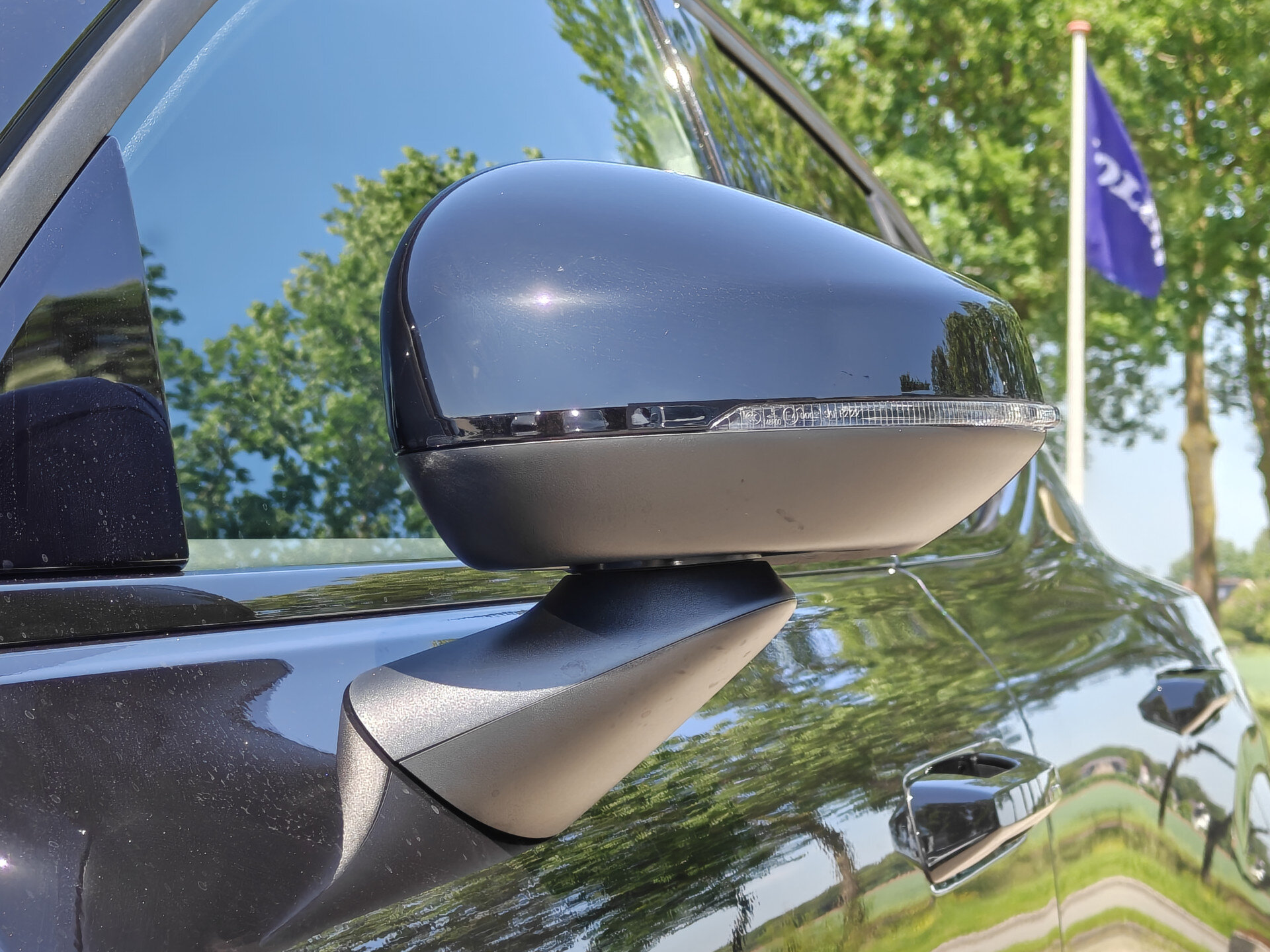 Volvo EX30 Extended Range 272PK Plus Europa 69 kWh - Afbeelding 5