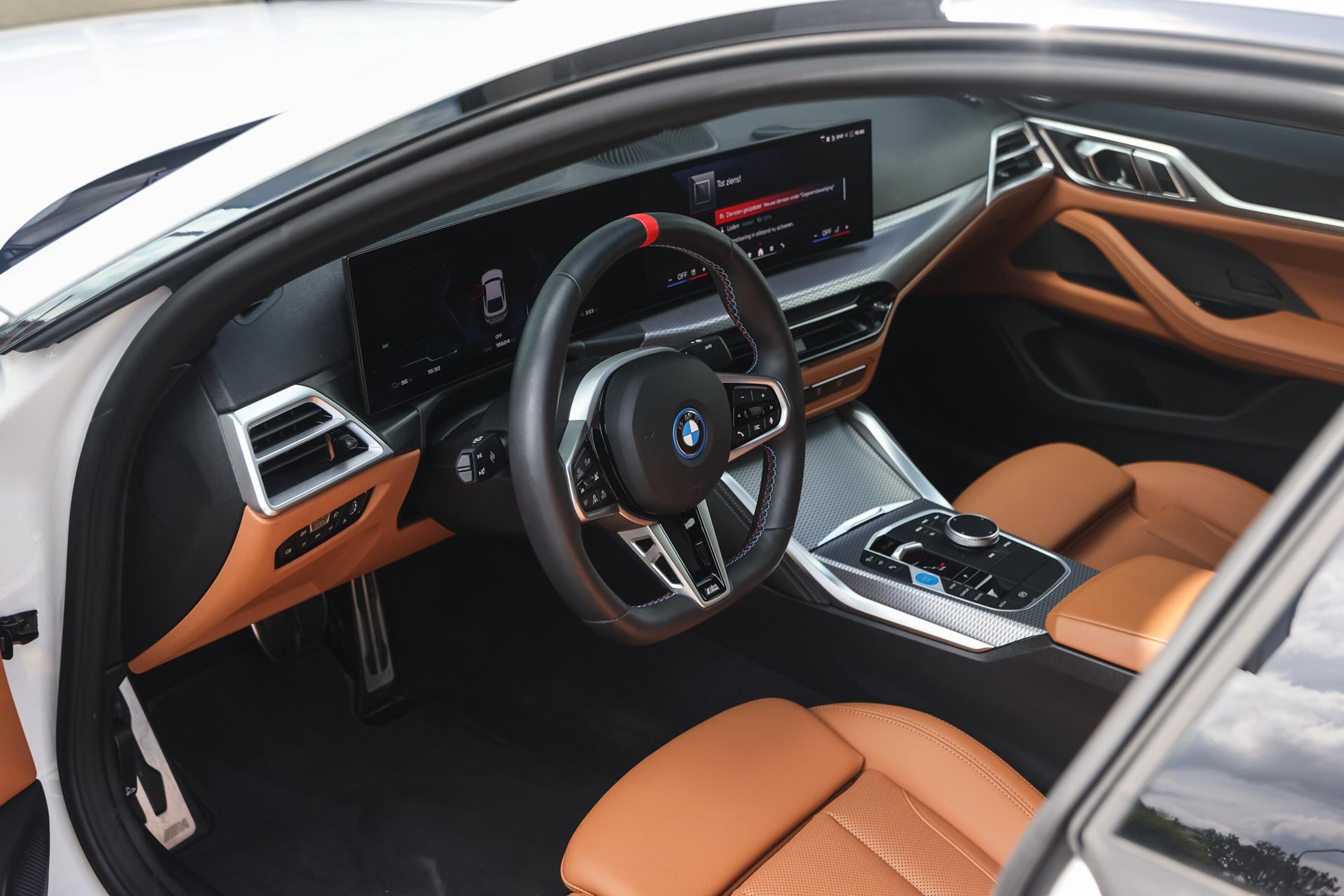 BMW i4 8