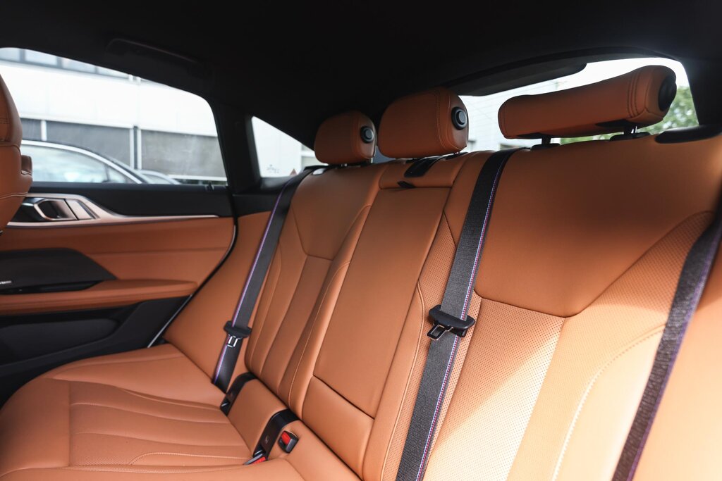 BMW i4 10