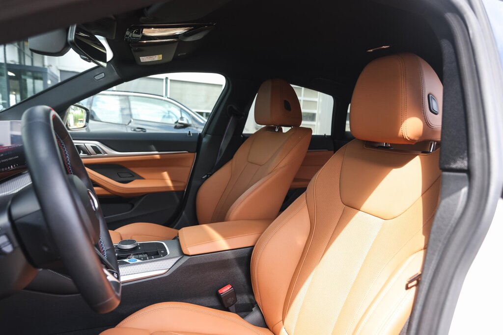 BMW i4 11