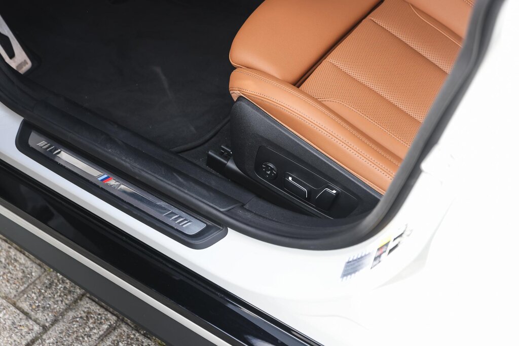 BMW i4 12