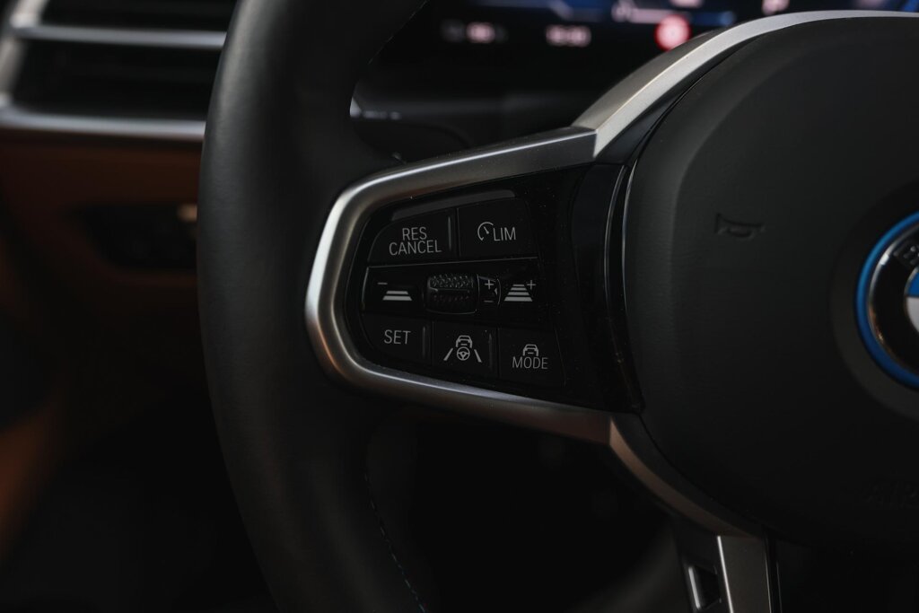 BMW i4 14