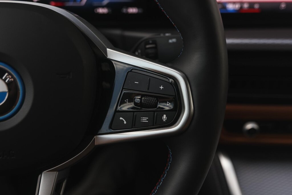 BMW i4 15