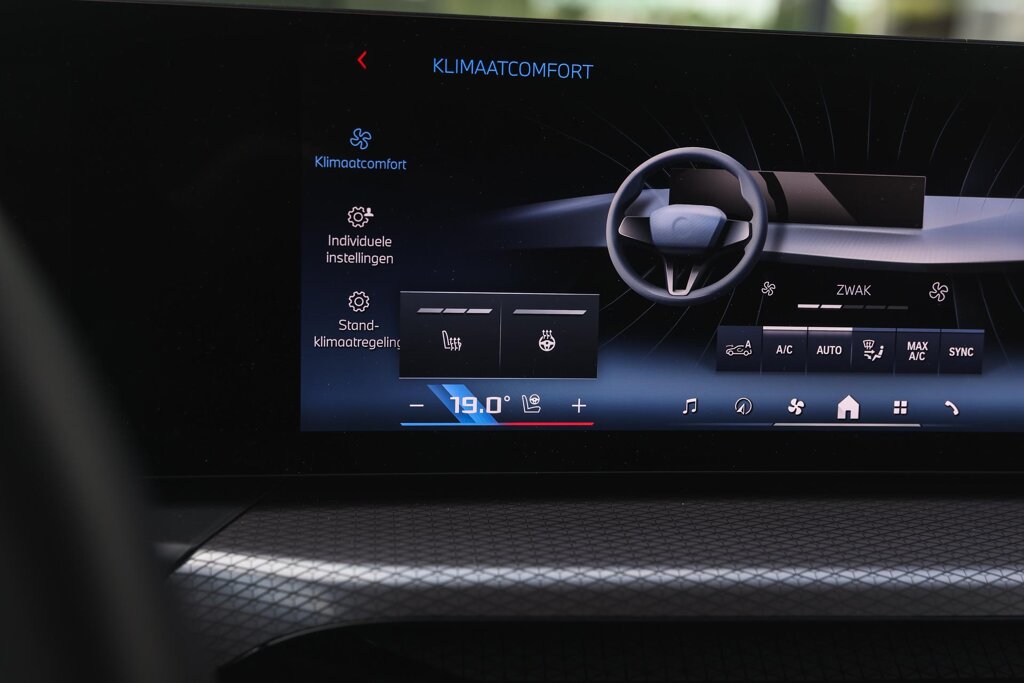 BMW i4 16