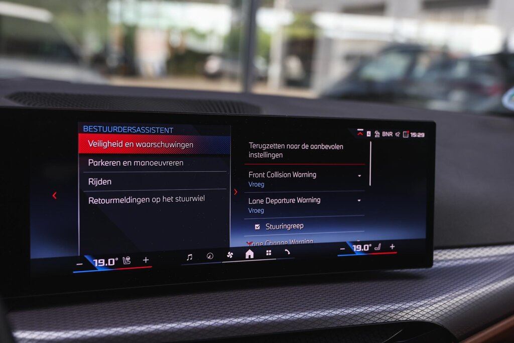 BMW i4 22