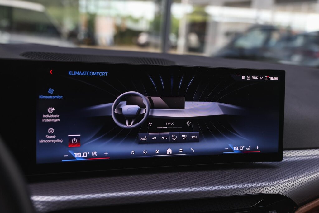 BMW i4 24