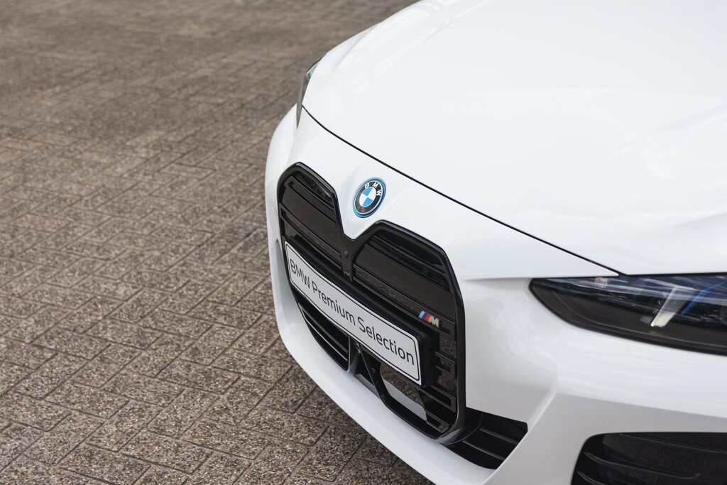 BMW i4 26