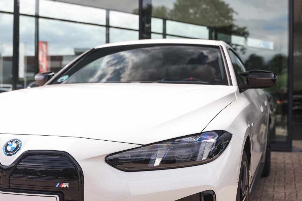 BMW i4 27