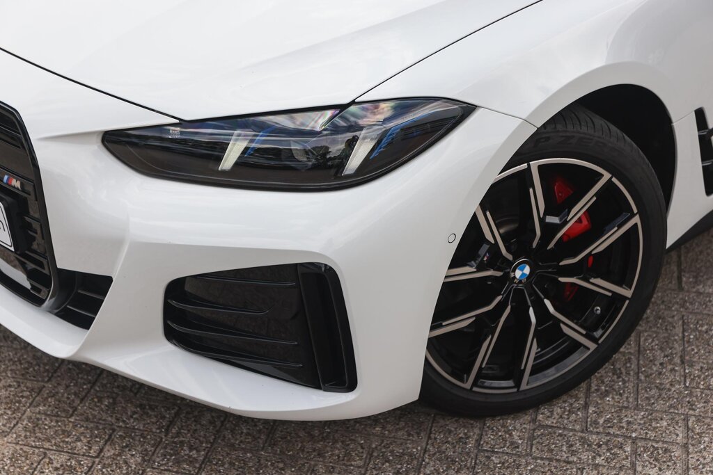 BMW i4 28