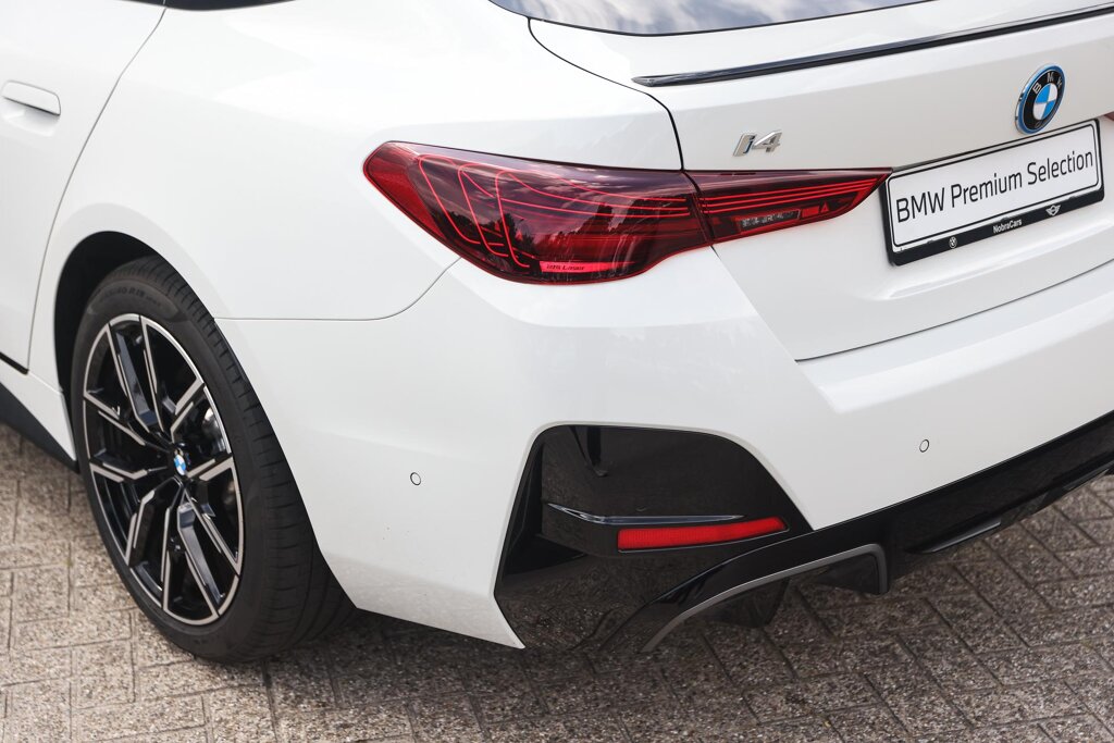 BMW i4 31