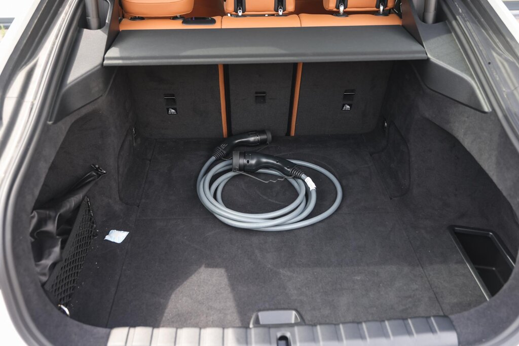 BMW i4 33