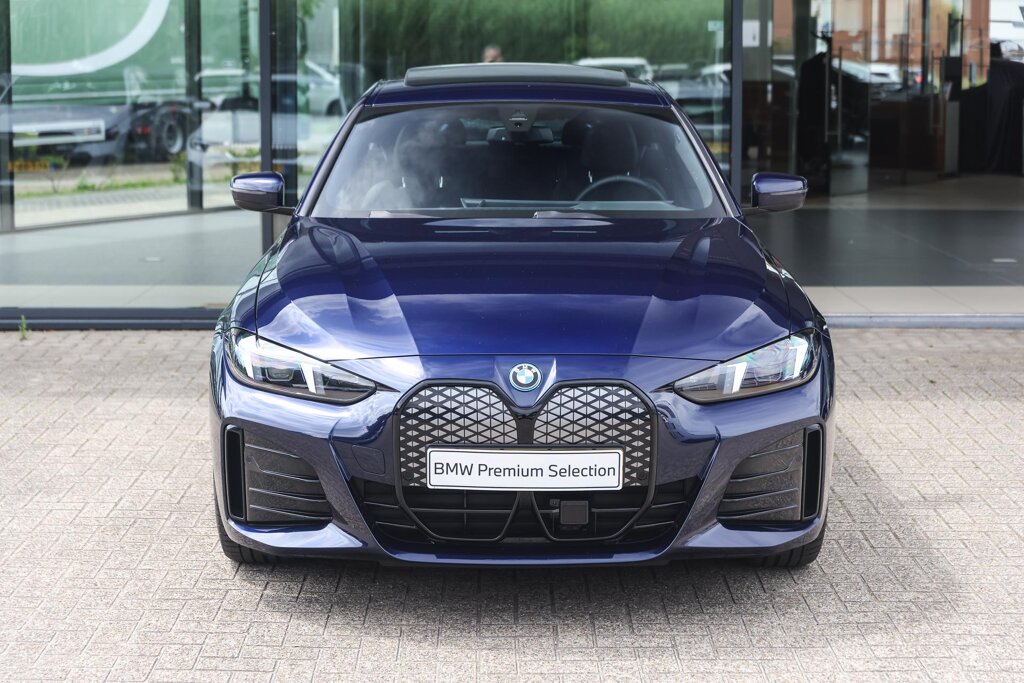 BMW i4 6
