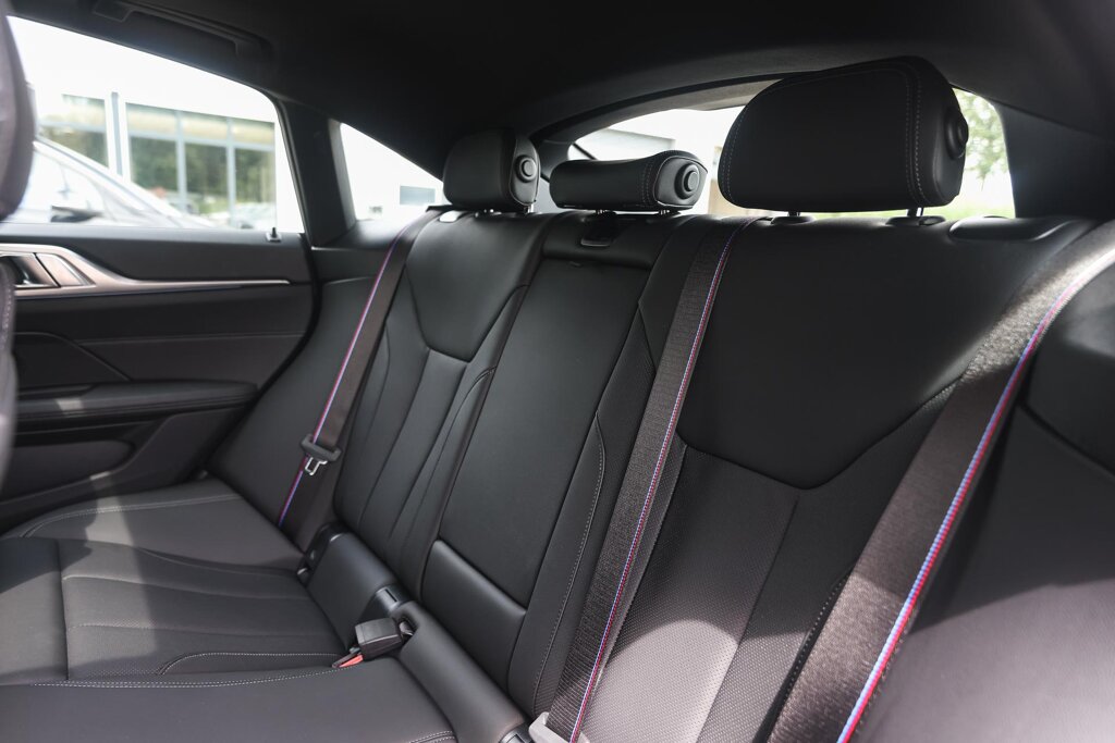 BMW i4 11