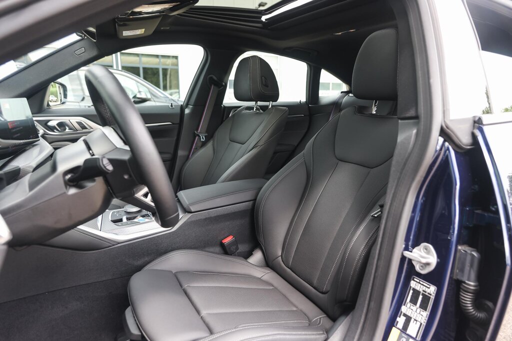 BMW i4 12