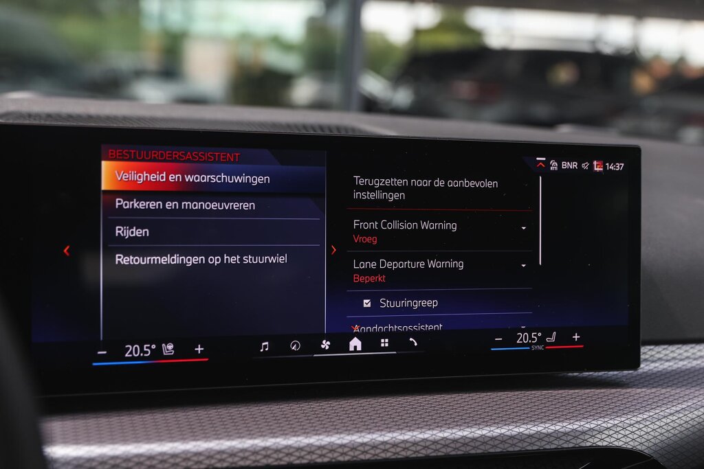 BMW i4 16