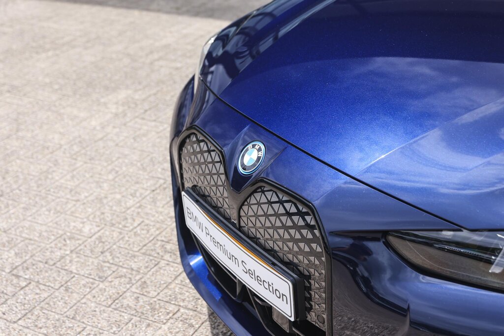 BMW i4 23