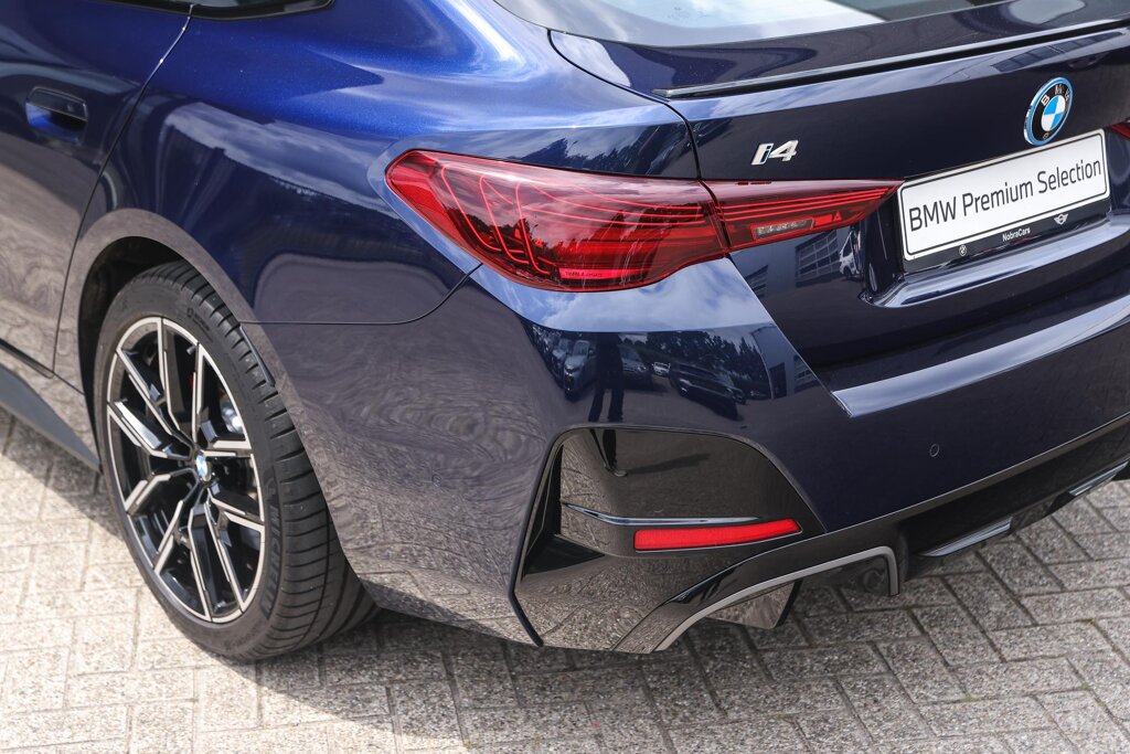 BMW i4 27