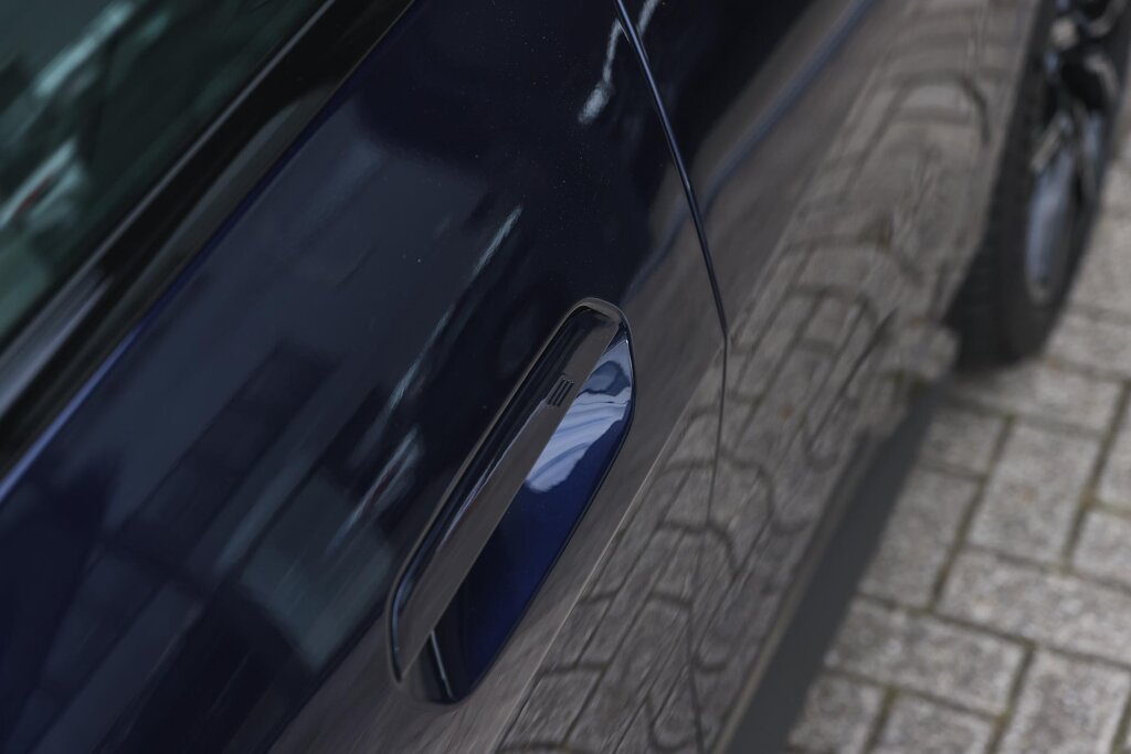 BMW i4 28