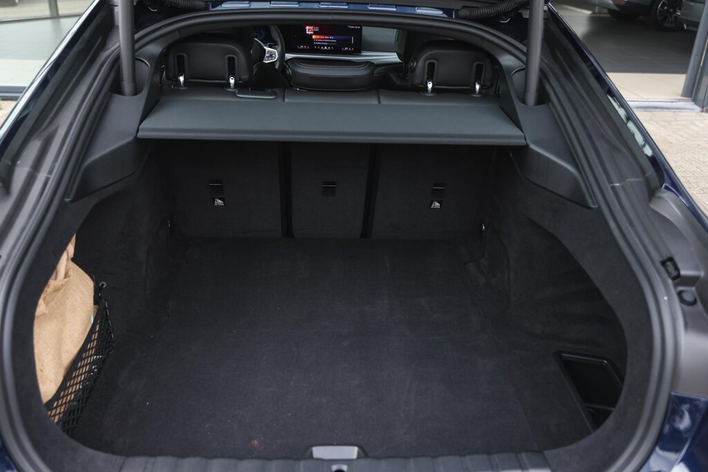 BMW i4 29