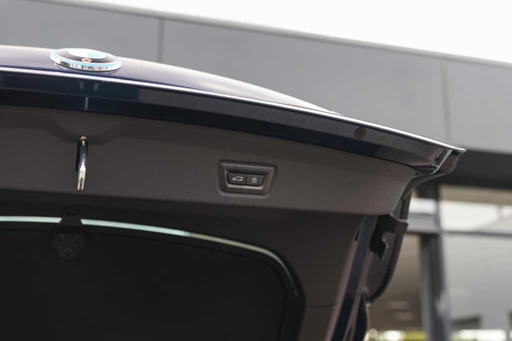 BMW i4 30