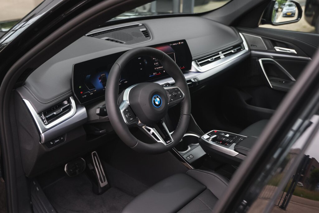 BMW iX1 10