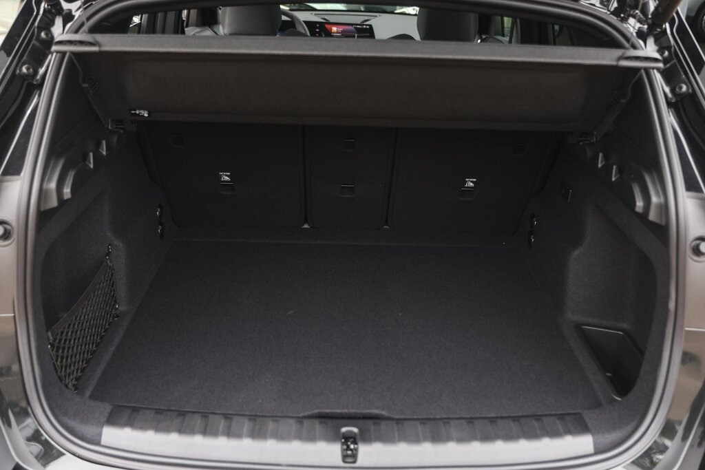BMW iX1 33