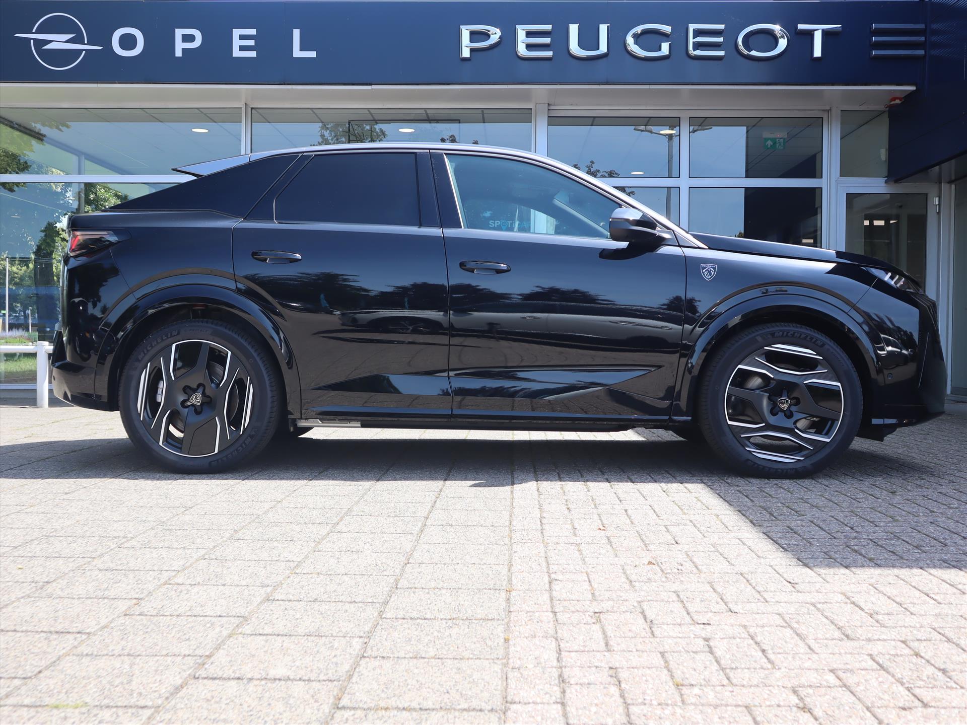 Peugeot e-3008 Launch Edition EV 73 kWh 325pk Dual Motor, Rijklaarprijs, Panoramisch schuifdak Warmtepomp FOCAL HiFi - Afbeelding 4