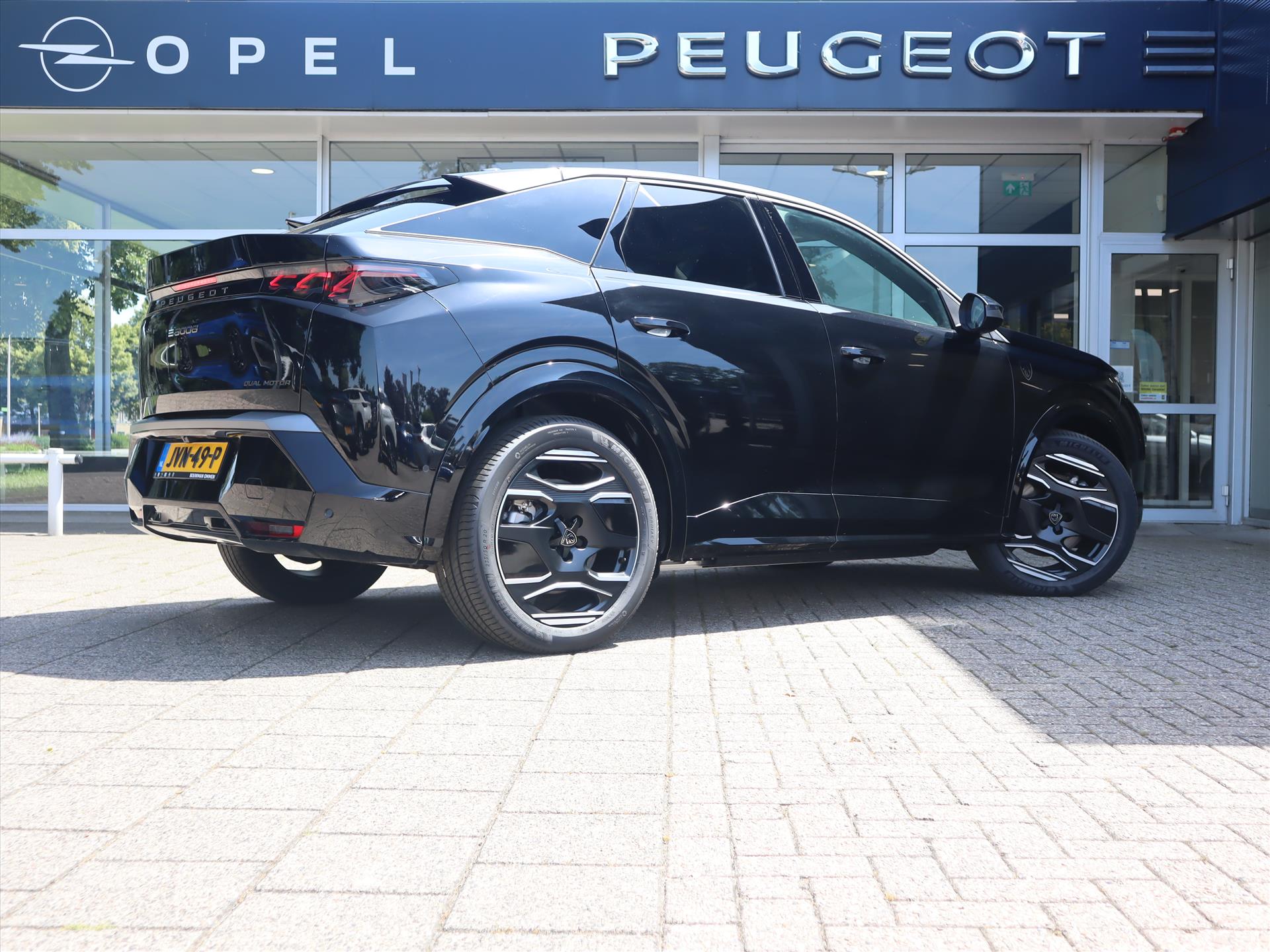 Peugeot e-3008 Launch Edition EV 73 kWh 325pk Dual Motor, Rijklaarprijs, Panoramisch schuifdak Warmtepomp FOCAL HiFi - Afbeelding 5