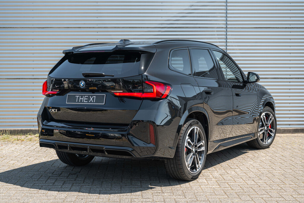 BMW iX1 2