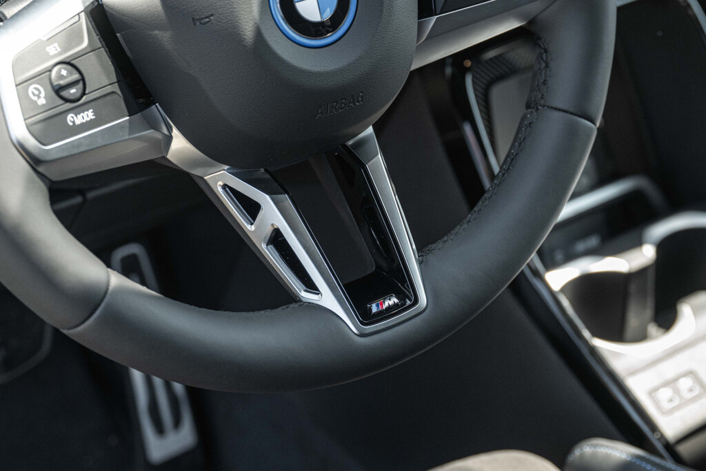 BMW iX1 21