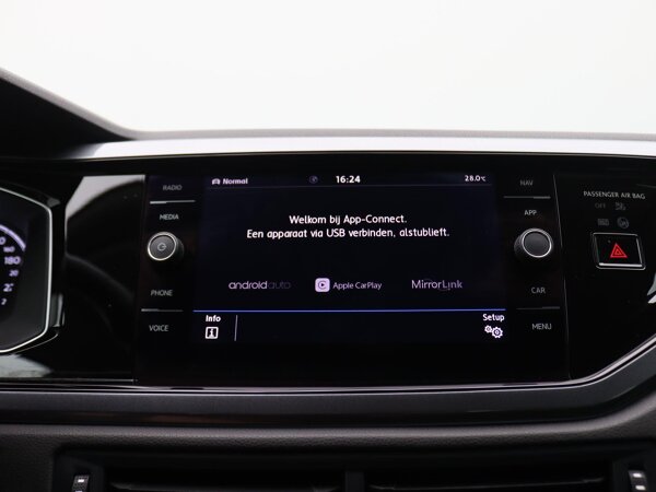 Apple Carplay/Android Auto Apple Carplay/Android Auto