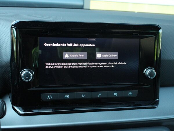 Apple Carplay/Android Auto Apple Carplay/Android Auto