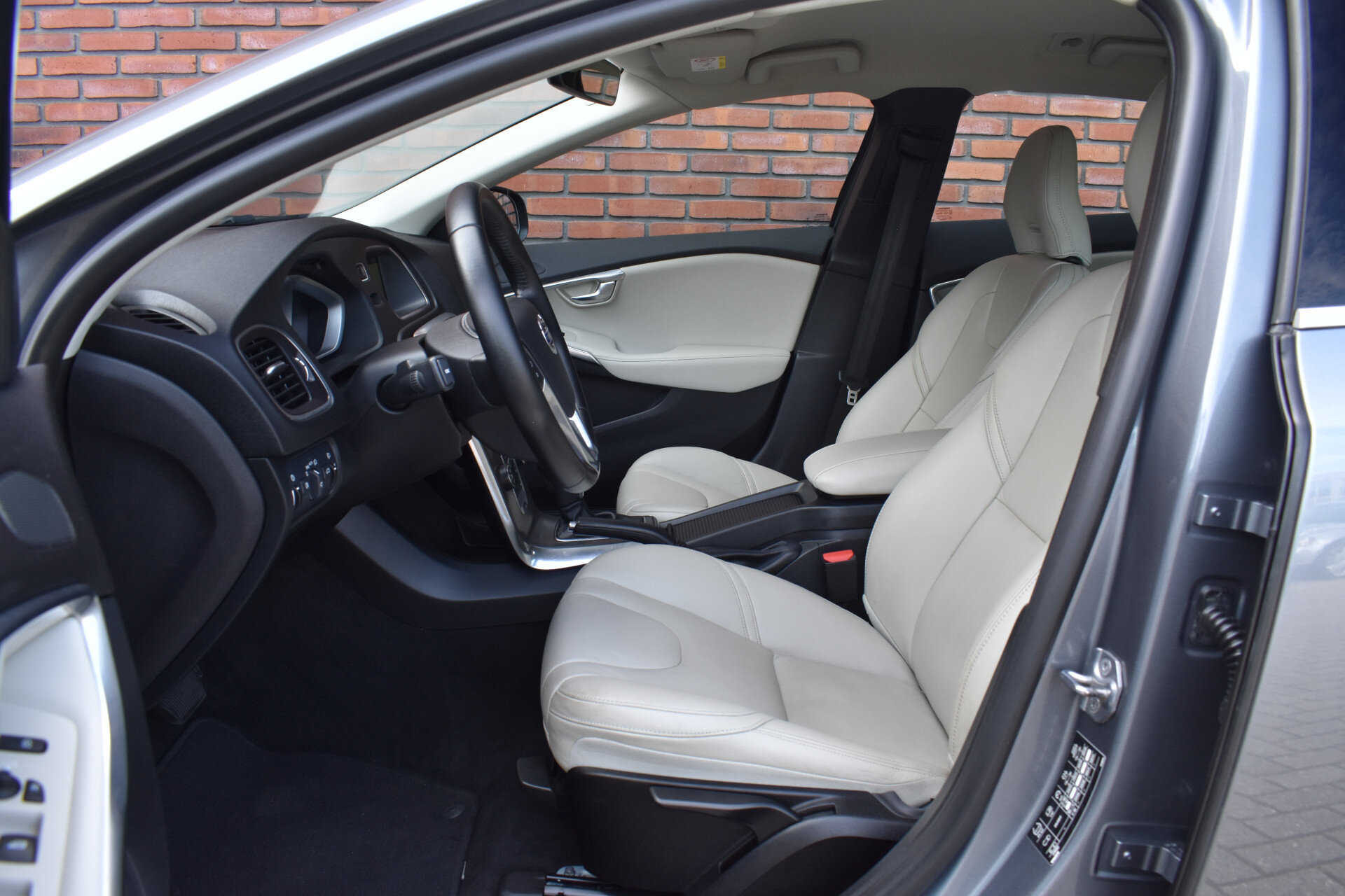 Volvo V40 T3 152PK Automaat Summum - Afbeelding 4