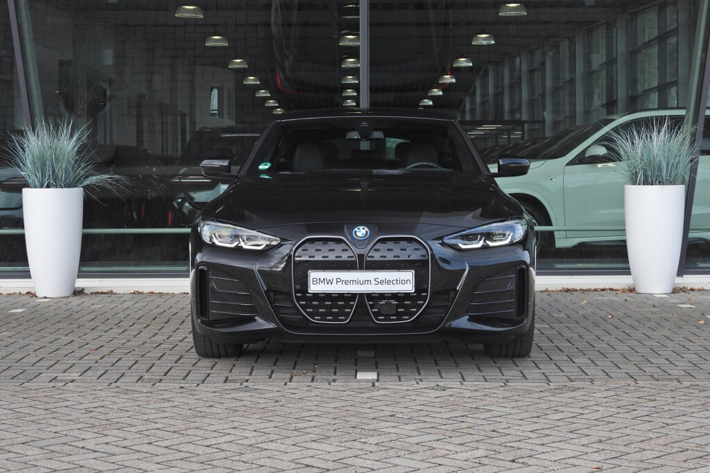 BMW i4 10