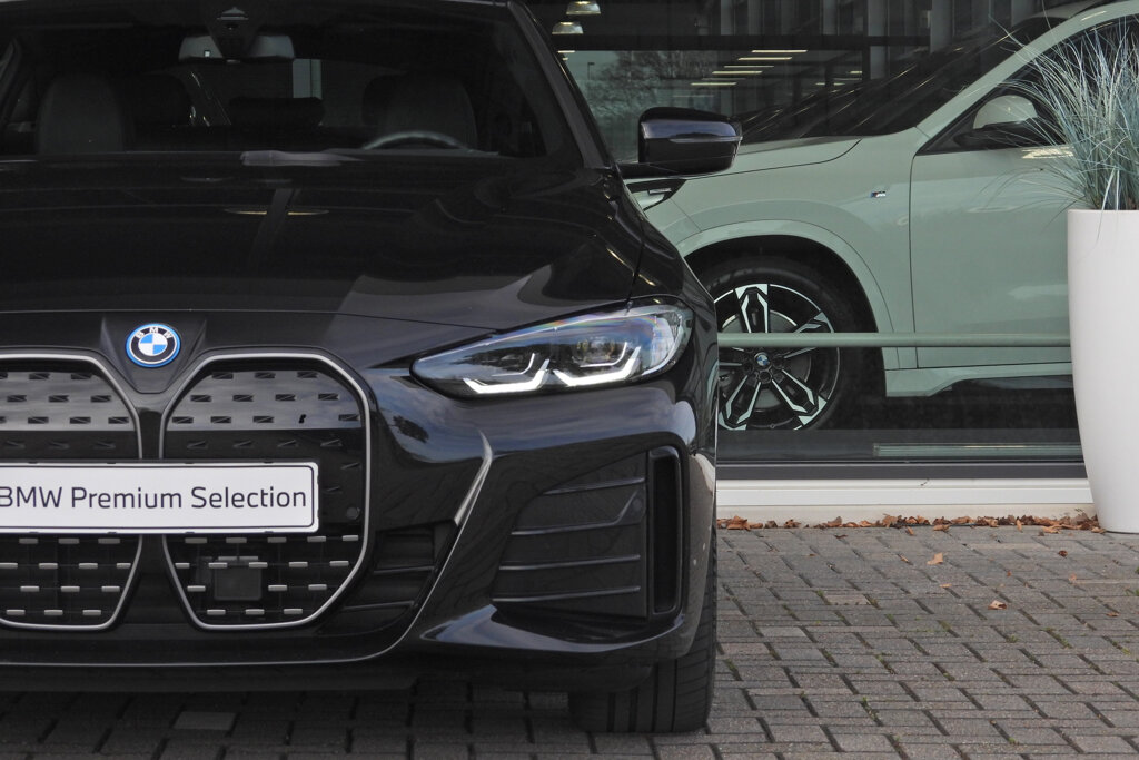 BMW i4 11