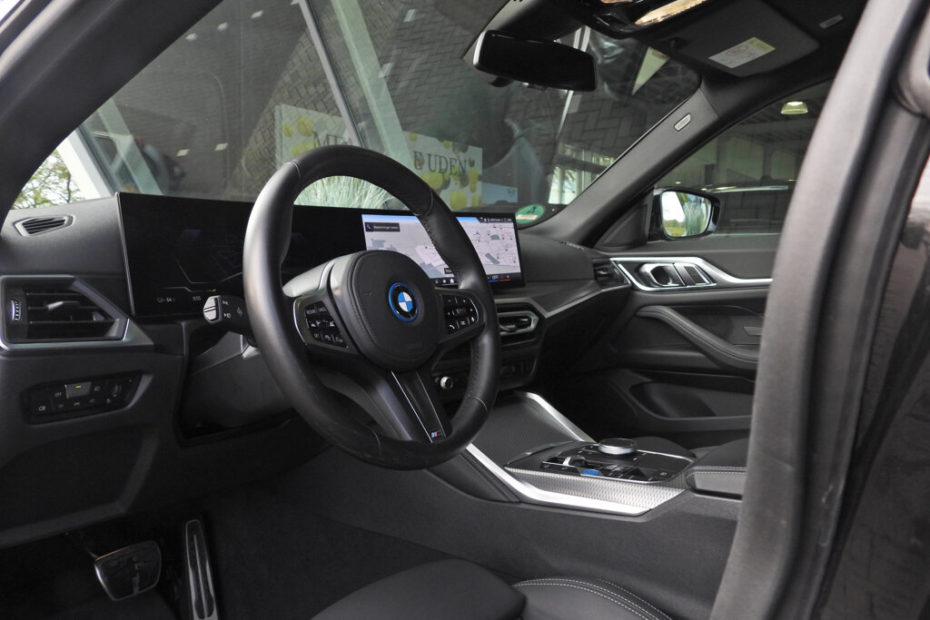BMW i4 13