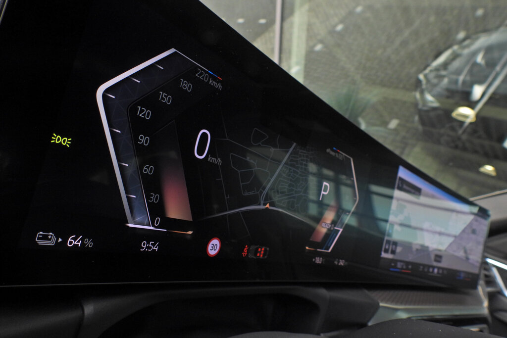 BMW i4 15