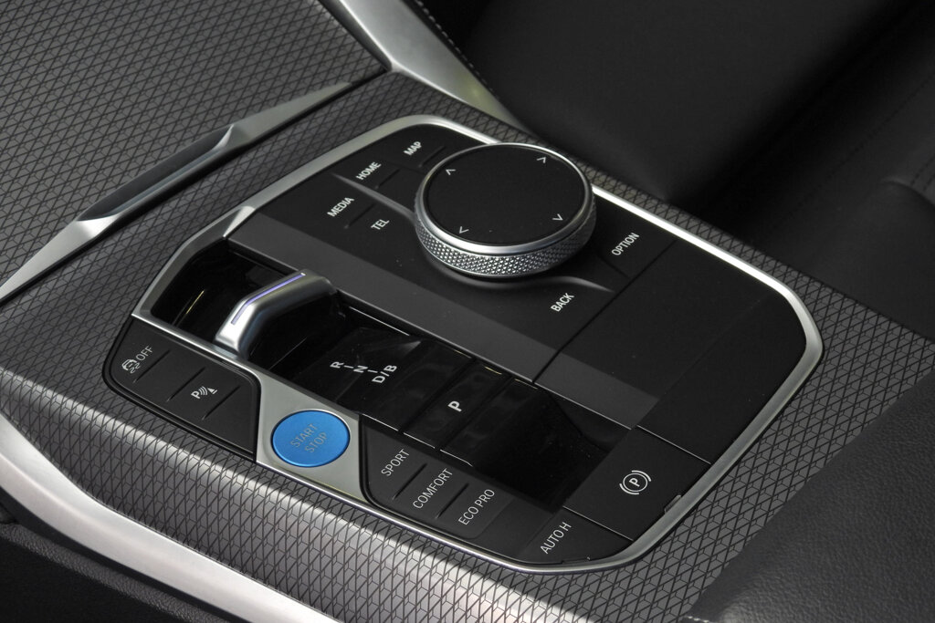 BMW i4 16