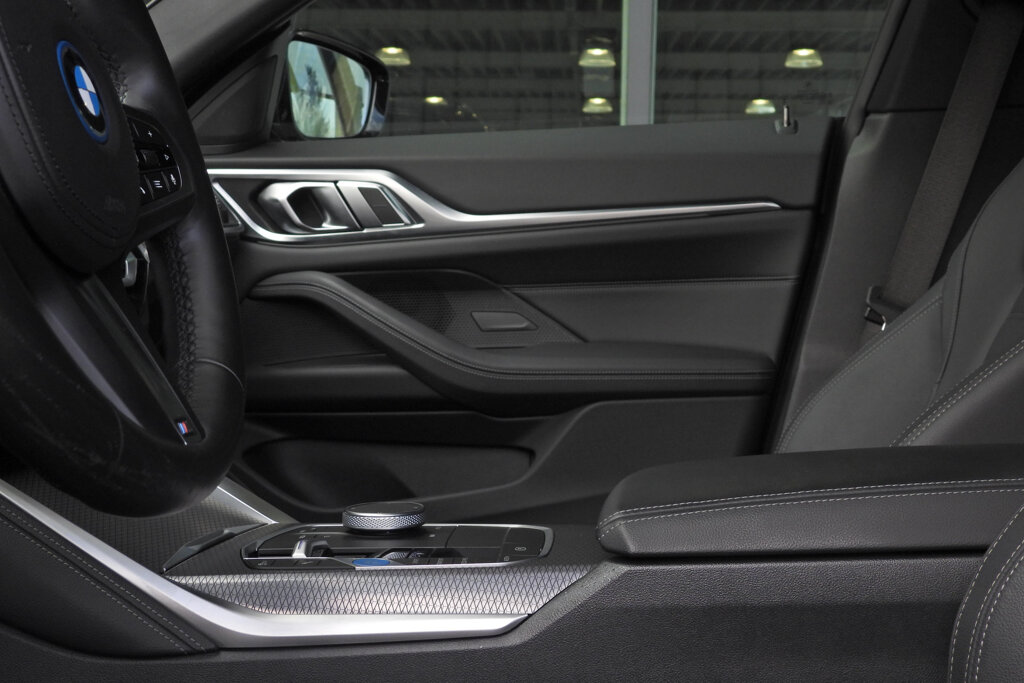 BMW i4 18