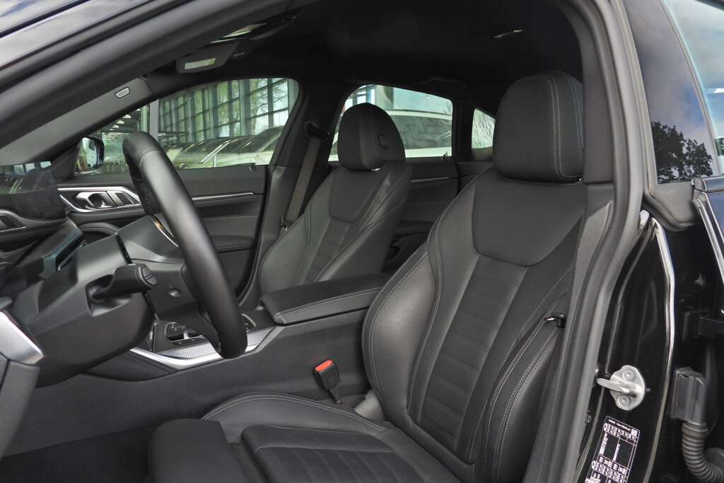 BMW i4 19