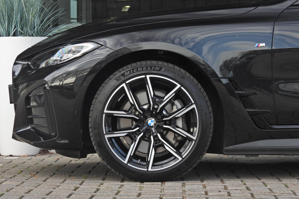 BMW i4 22