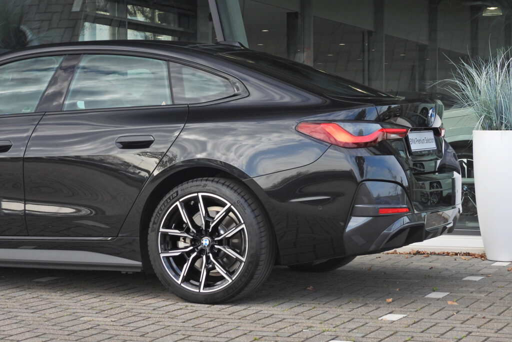 BMW i4 23