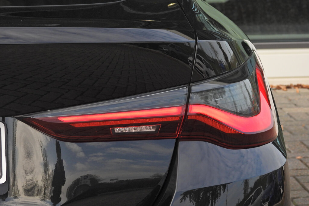 BMW i4 27