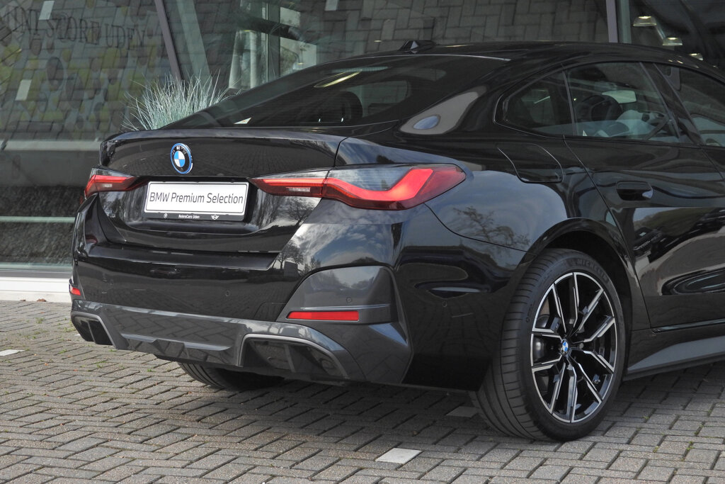 BMW i4 28